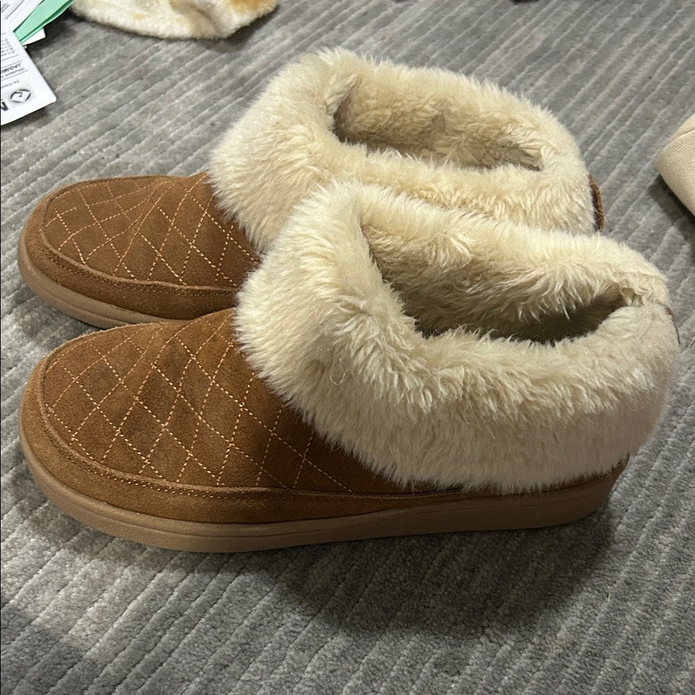 CLARKS slippers size 8